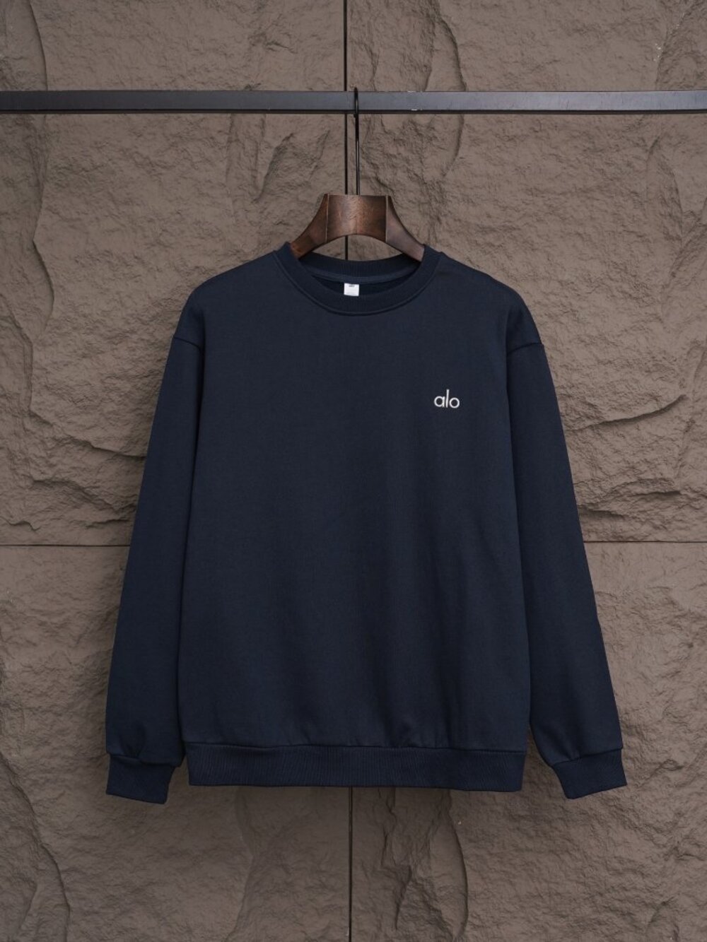 Alo Yoga Accolade Crew Neck Pullover Sweatshirt Blue